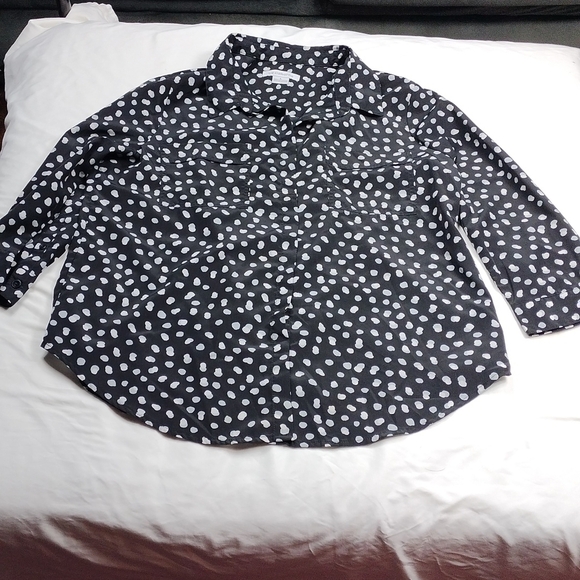Liz Claiborne Tops - Liz Claiborne women's large sized button down blouse